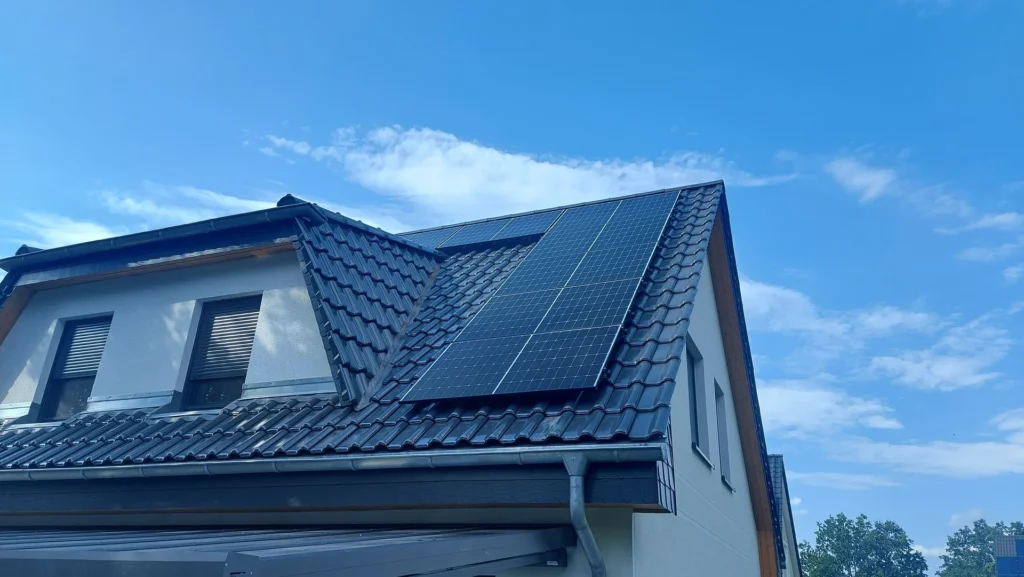 Photovoltaik Module auf dem Wohnhaus